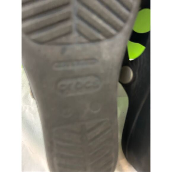 Crocs Sanrah size 8 Black sandals wedges - Picture 7 of 9